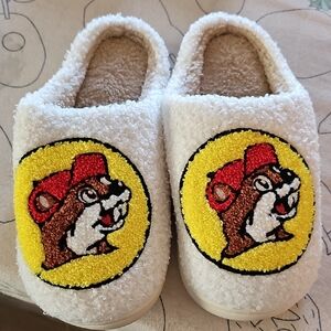Buc-ees Patch Slippers NWT